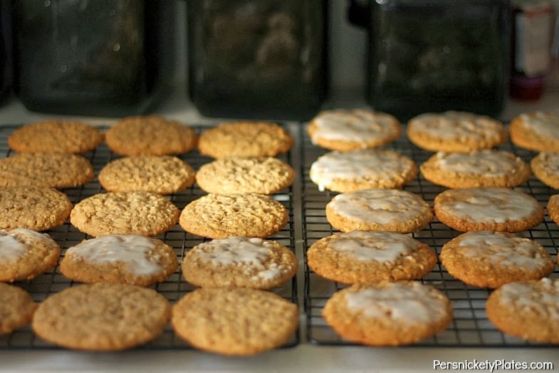 Soft & Chewy Iced Oatmeal Cookies | Persnickety Plates Soft & Chewy Iced Oatmeal Cookies | Persnickety Plates