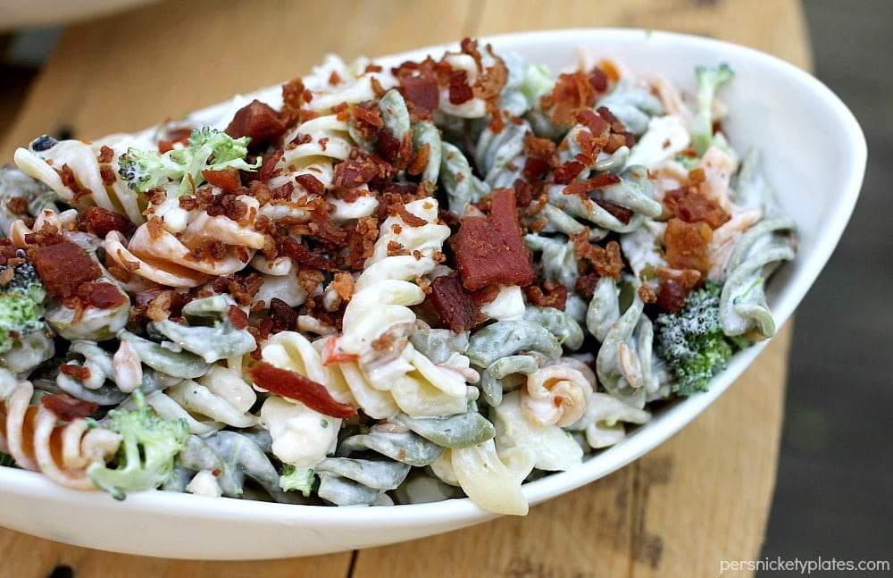 Bacon Ranch Pasta Salad - a simple but flavorful pasta salad that is perfect for summertime entertaining | Persnickety Plates