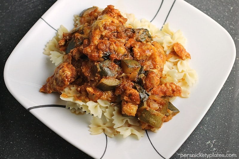 Slow Cooker Chicken Zucchini & Spinach Pasta - a super simple slow cooker meal that is healthy and delicious | Persnickety Plates