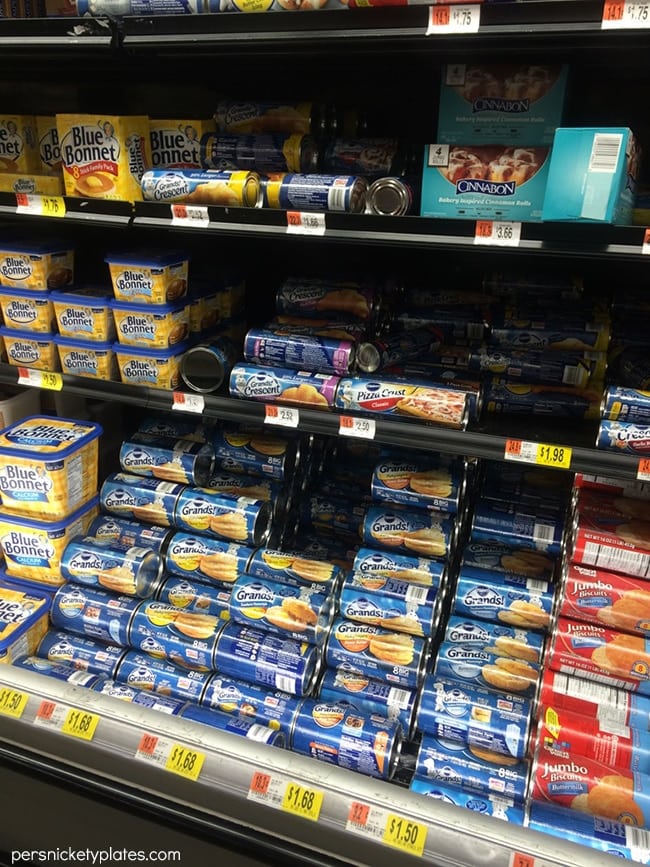 Chocolate Stuffed Cinnamon & Sugar Pull-Apart Bread - a long title for a simple & delicious recipe that only takes 5 ingredients and about 30 minutes to put together. | Persnickety Plates AD #WarmTraditions