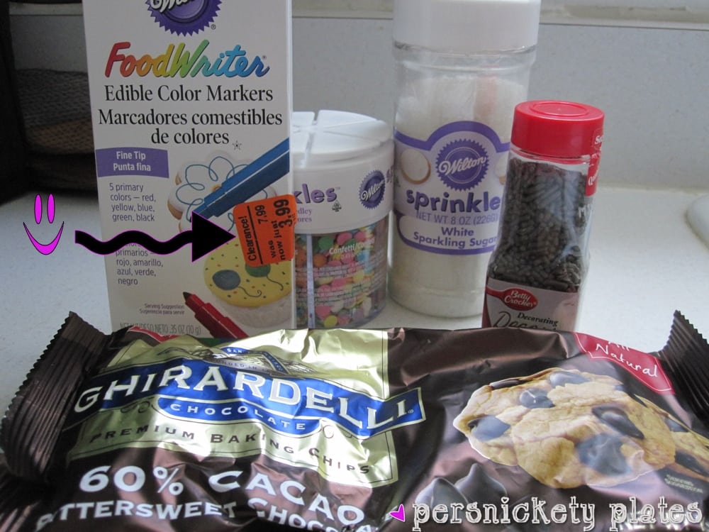 Adorable Chocolate Panda Cupcakes - perfect for a panda themed birthday party or just because! | Persnickety Plates