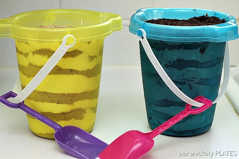 Golden Oreo Cookie Sand Pudding - perfect for a summer/beach party! | Persnickety Plates