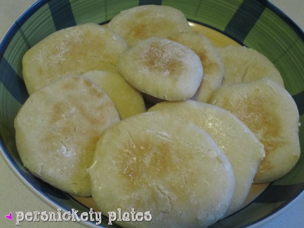 Did you know you can make homemade pita bread with just four ingredients that you likely have in your pantry? You can! And it's really good. | www.persnicketyplates.com bowl of homemade pita bread