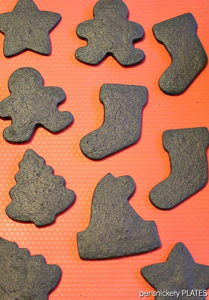 Chocolate Shortbread Cookies - perfect for decorating! | Persnickety Plates