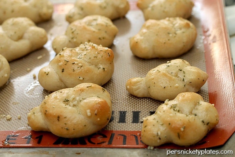These Simple Garlic Knots are a delicious side dish to a Sunday dinner. Perfect for large gatherings or a quick late night snack, these buttery rolls will disappear quickly!