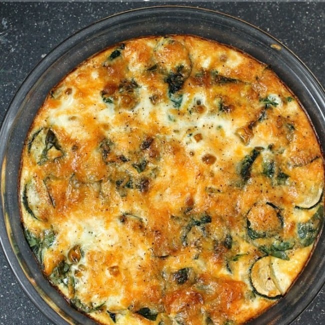 Spinach and Zucchini Frittata - a simple egg & veggie dish that's perfect for breakfast, lunch, or dinner. And it's healthy! | Persnickety Plates