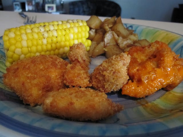 Boneless Wings are one of my favorite all time appetizers! These boneless bites are fast frying and lightened up with panko bread crumbs. Perfect for a game day option or for a finger food meal. A crowd favorite!