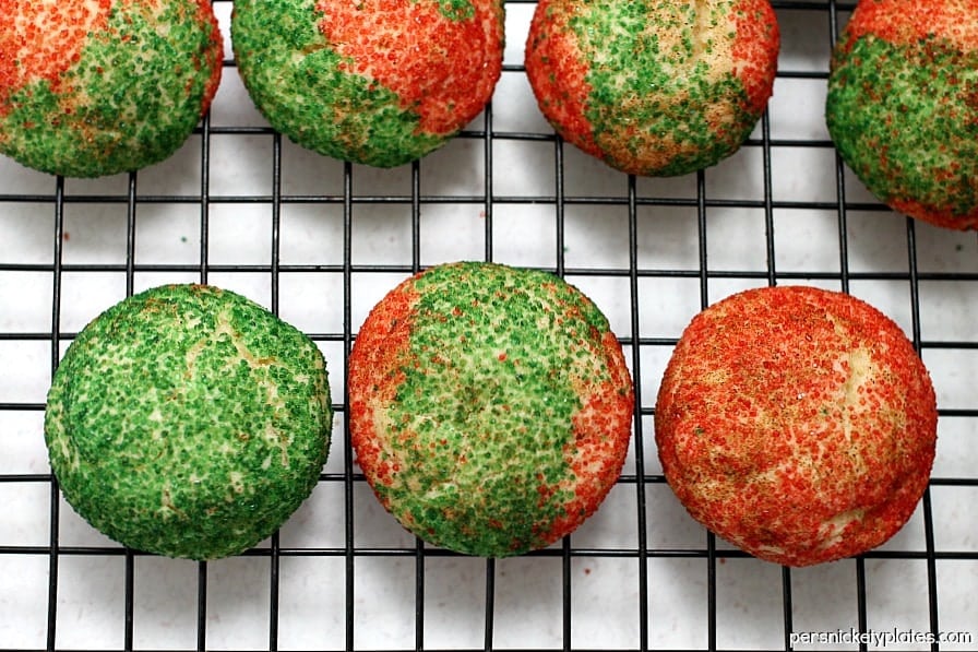 Christmasdoodles - the classic snickerdoodle made festive with red & green sugar! | Persnickety Plates
