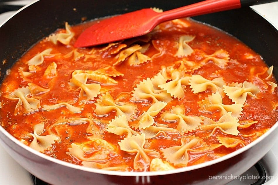 One Pot Cheesy Chicken Pasta Skillet | Persnickety Plates
