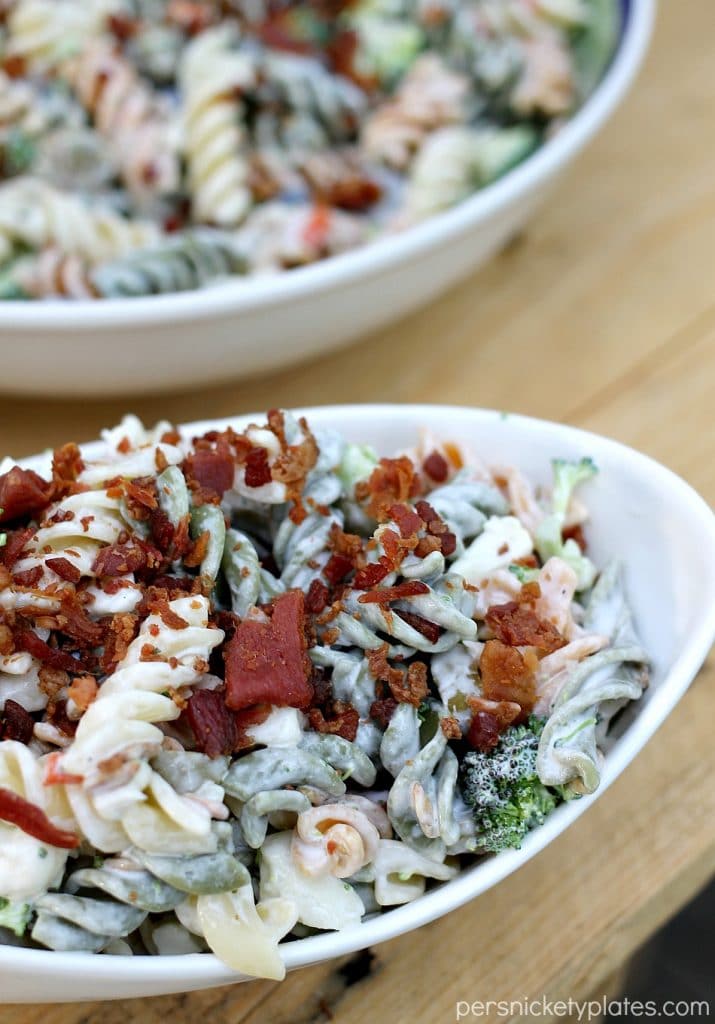 Bacon Ranch Pasta Salad Bacon Ranch Pasta Salad - a simple but flavorful pasta salad that is perfect for summertime entertaining | Persnickety Plates