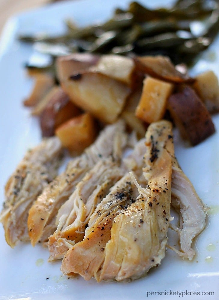 Slow Cooker Chicken, Potatoes, & Green Beans - your entire dinner made right in the crock pot! | www.persnicketyplates.com