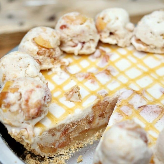 Super simple Peaches and Cream Ice Cream Pie is made with broiled peaches and creamy vanilla bean ice cream. The perfect dessert for a hot summer day! | Persnickety Plates #SunsOutSpoonsOut #ad