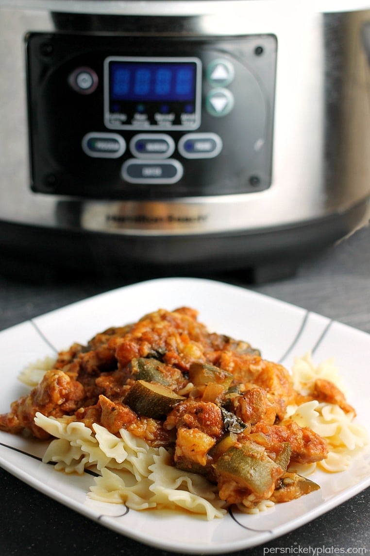 Slow Cooker Chicken Zucchini & Spinach Pasta - a super simple slow cooker meal that is healthy and delicious | Persnickety Plates