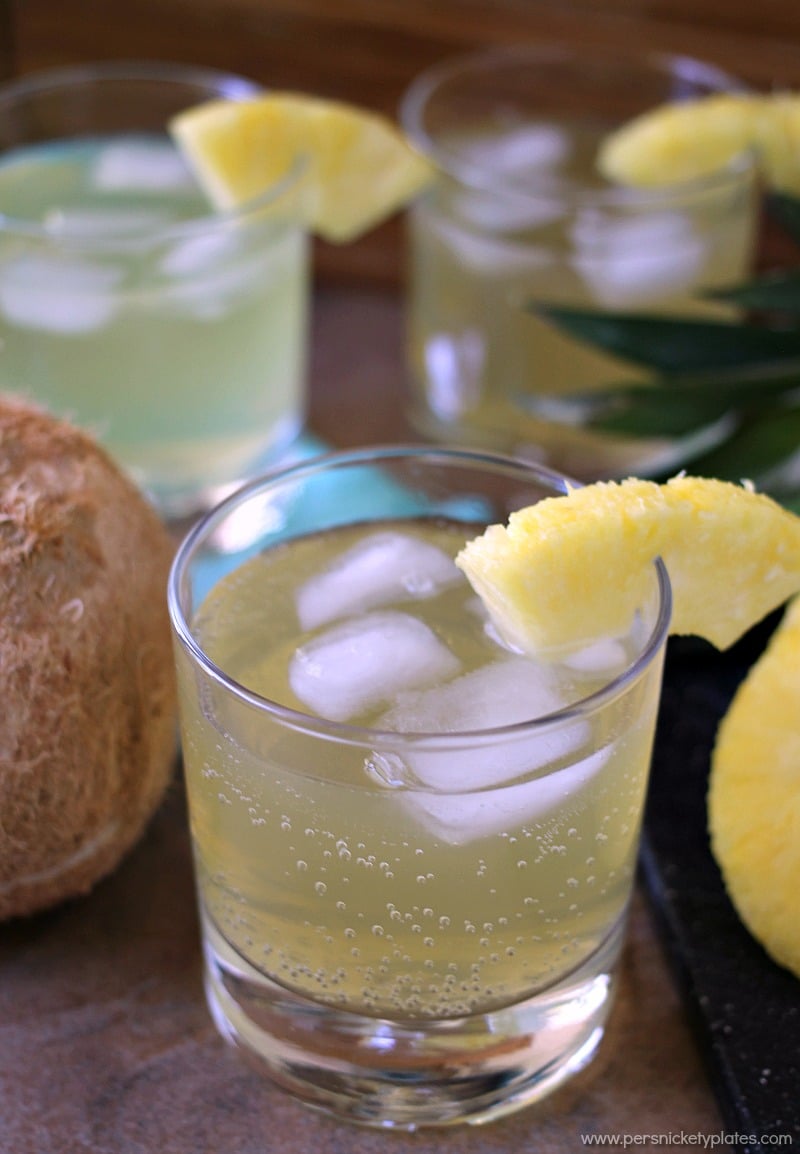 Skinny Pineapple Coconut Cocktail is a fizzy, low calorie drink that is perfect for summertime. | www.persnicketyplates.com