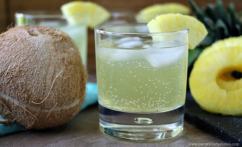 Skinny Pineapple Coconut Cocktail is a fizzy, low calorie drink that is perfect for summertime. | www.persnicketyplates.com