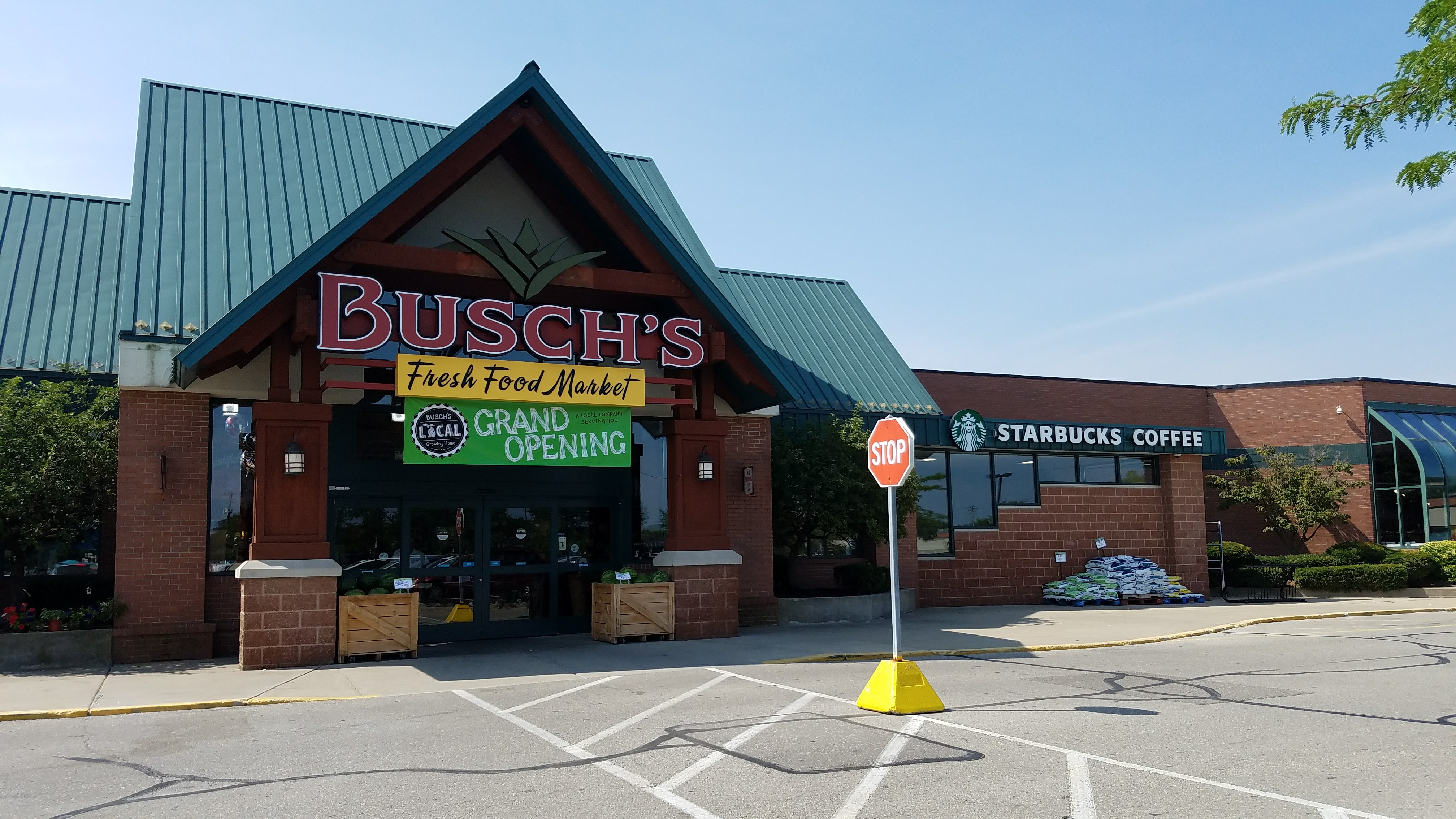 Busch's Market | Brighton, MI Grand Opening | www.persnicketyplates.com