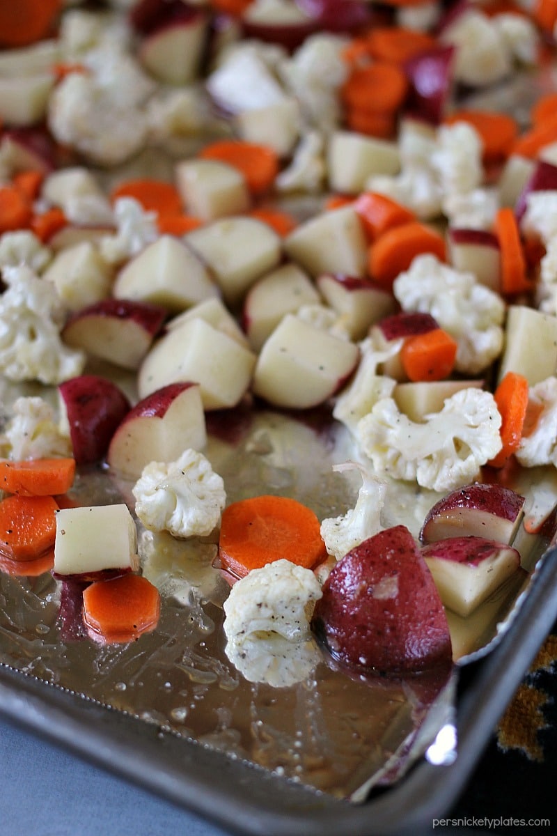 Garlic Roasted Veggies are a mix of cauliflower, carrots, and red skin potatoes tossed in olive oil and garlic and roasted to perfection. | www.persnicketyplates.com