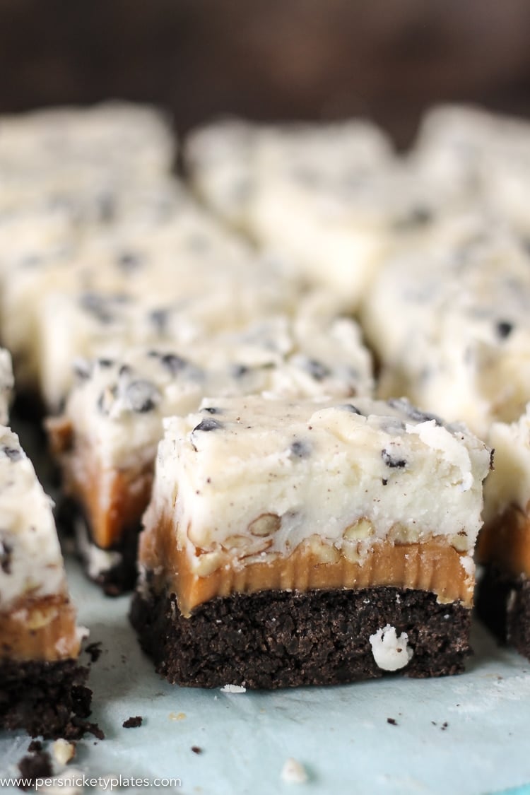 rows of cookies and cream caramel layer bars