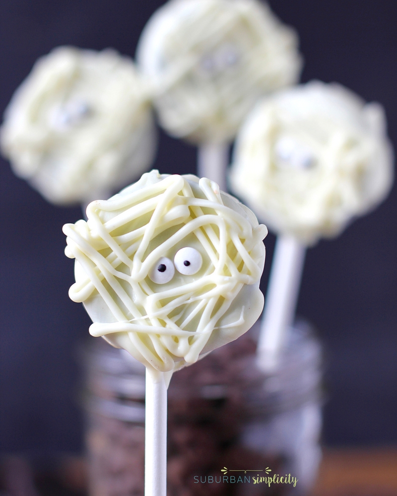chocolate dipped oreo mummy pops
