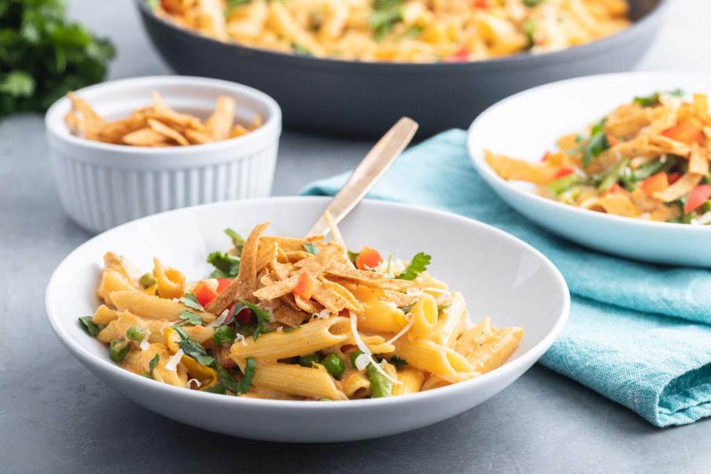 white bowl of chicken pasta