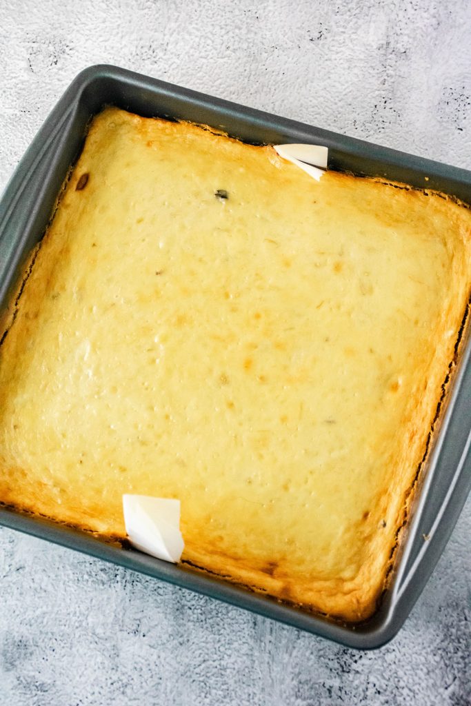 banana pudding cheesecake in a baking dish.