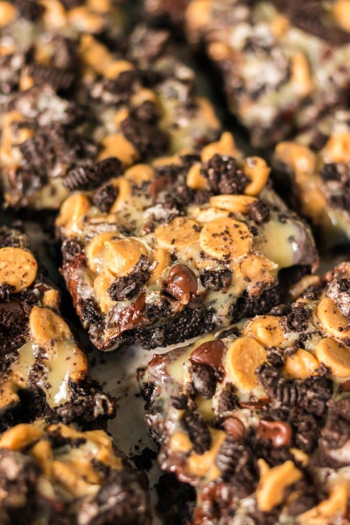 closeup shot of sliced oreo magic bars.