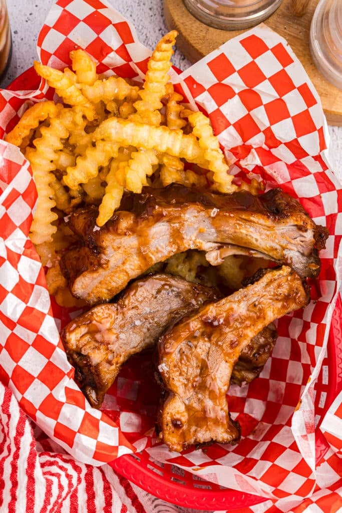 basked of ribs & fries.