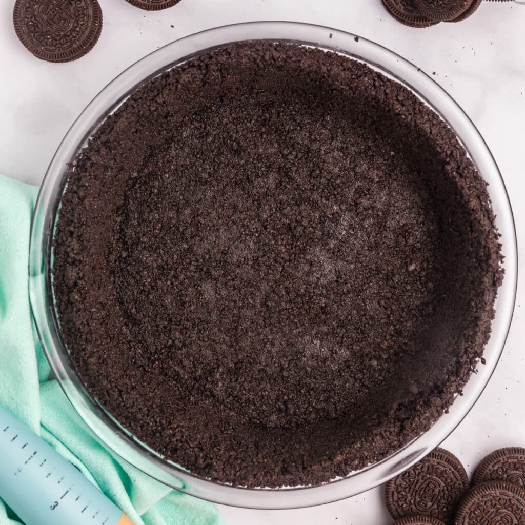 A completed Oreo pie crust in a glass dish.